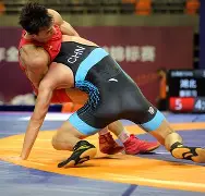  男篮蓝队险胜芬兰 