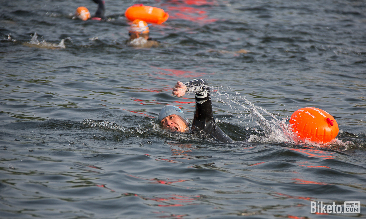 游泳联赛，瓯越海豚队与燕赵铁骑队淘汰对手，阵地战处理得当！战术板得到兑现的简单介绍