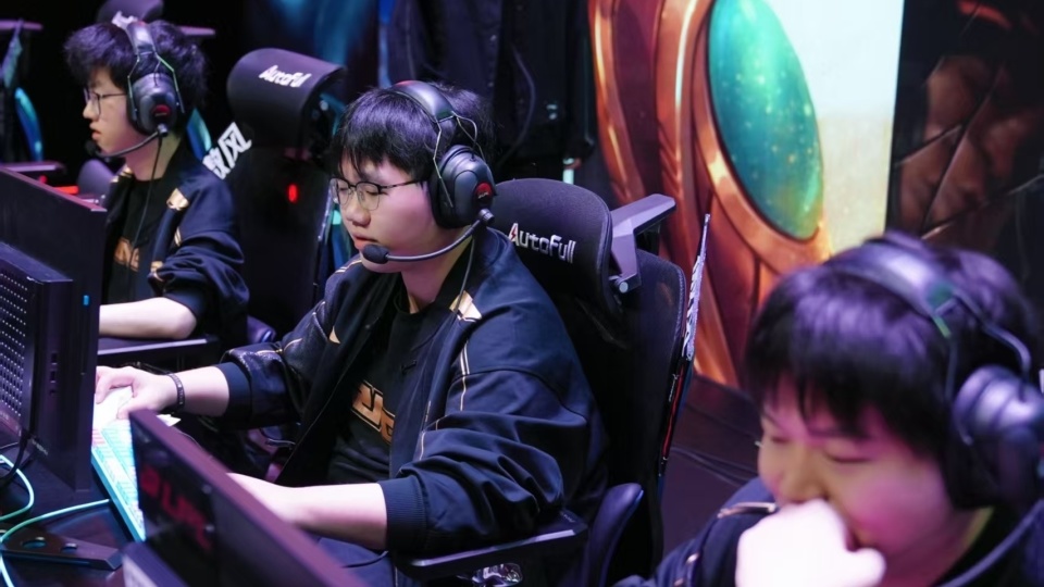  Faker新星最后时刻胜出表现突出，FPX前途光明！上演精彩一战