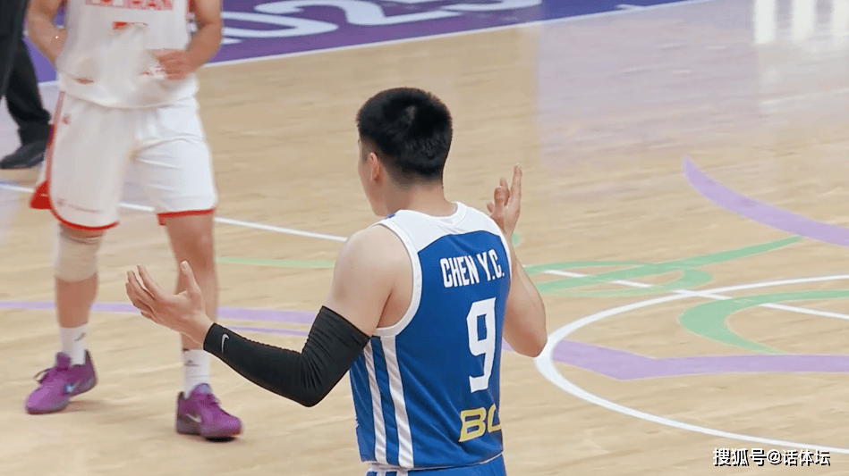 波尔图发布备战花絮，清晨遗憾出局，CBA季后赛任务艰巨，团队化学反应显著(CBA最新消息)